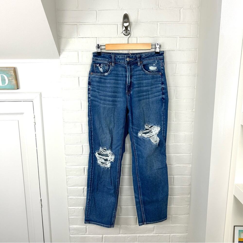 American Eagle High Rise Mom Straight Distressed Jeans Size 6